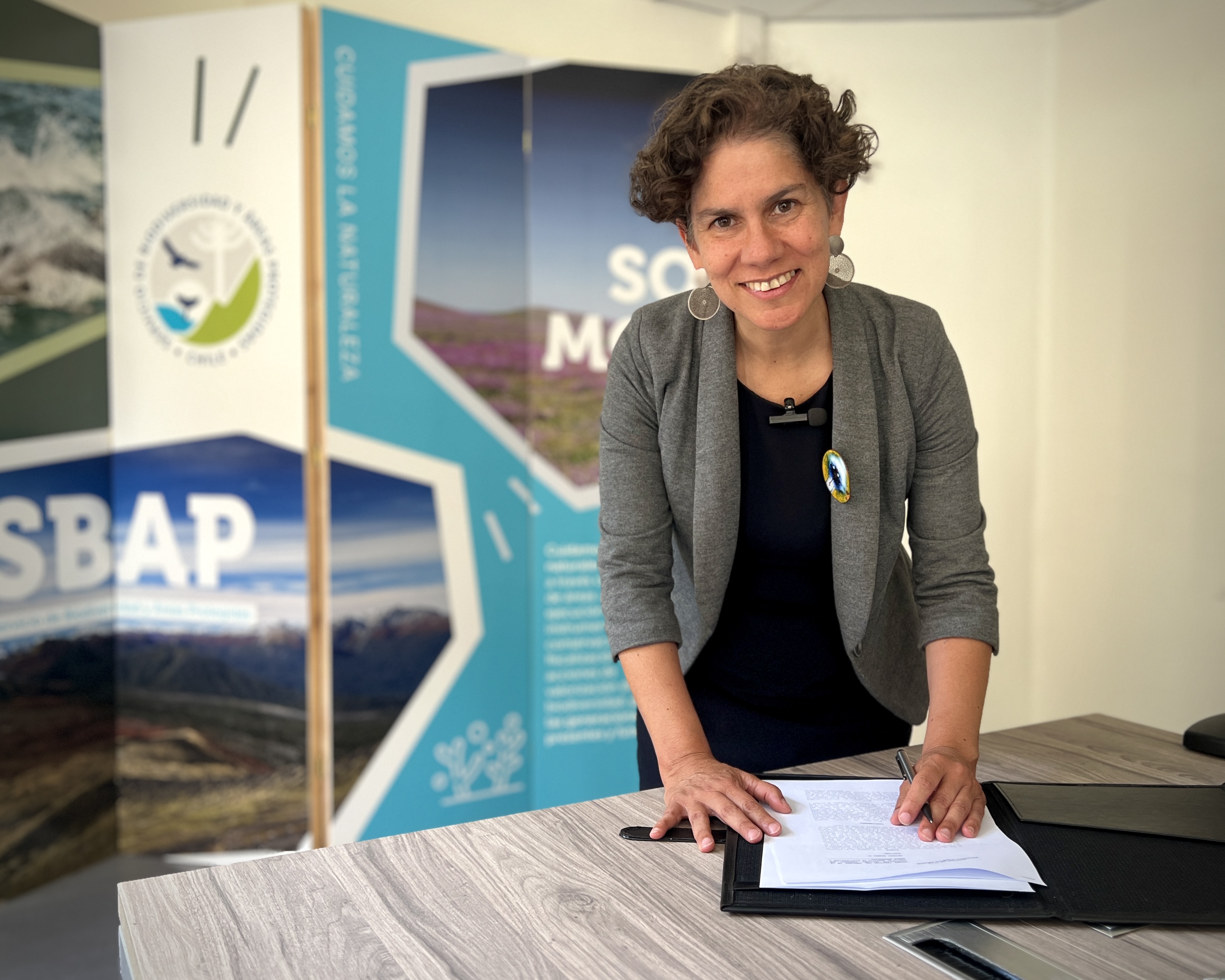 Ministra Maisa Rojas firma decreto de traspaso CONAF